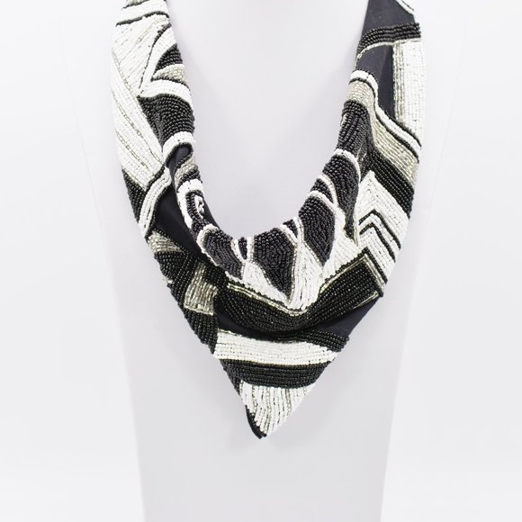 INDIAN SEED BEADS TRIANGLE SCARF - Picture 2 of 3